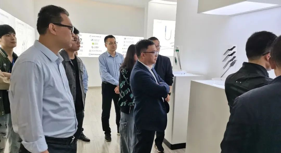 深入院企合作，赣南医学院院长带队到访我司参观互换